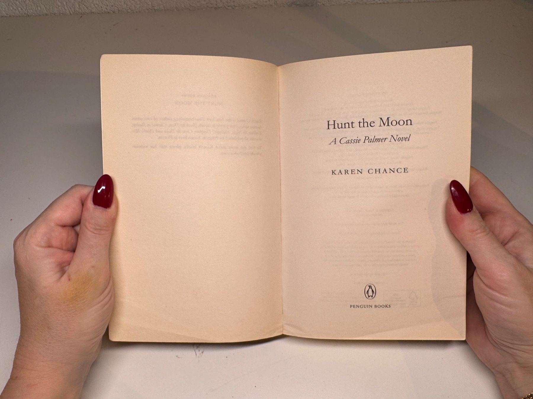Libri: NOVEL: Karen Change, Hunt the Moon – Usato da Grosswangen venduto da English_books 2