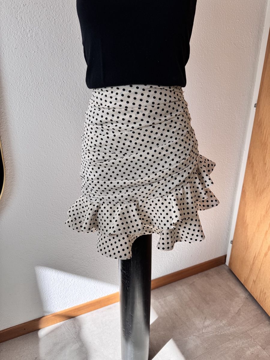 Zara Gonne: Gonna Zara gr.L – Nuovo (secondo la descrizione) da Samedan venduto da lau_q8yh
