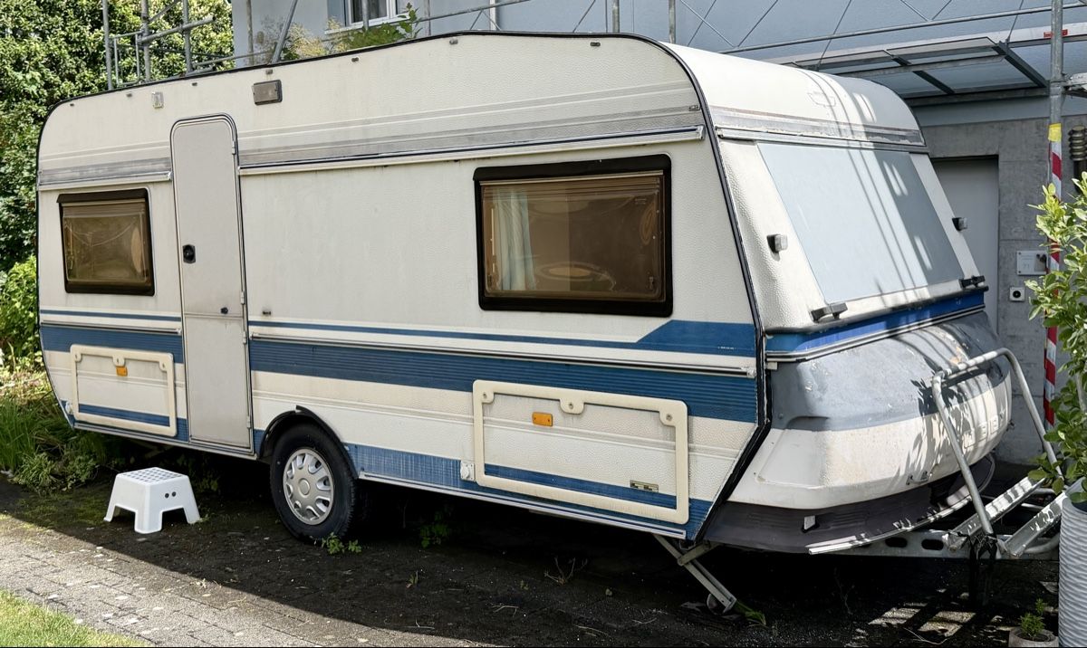 Veicoli da campeggio: Wohnwagen als Hütte / Projekt – Usato da Flawil venduto da magicdean 1