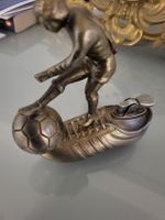 Tischfeuerzeug Fussballschuh Spieler Metall Silberfarben