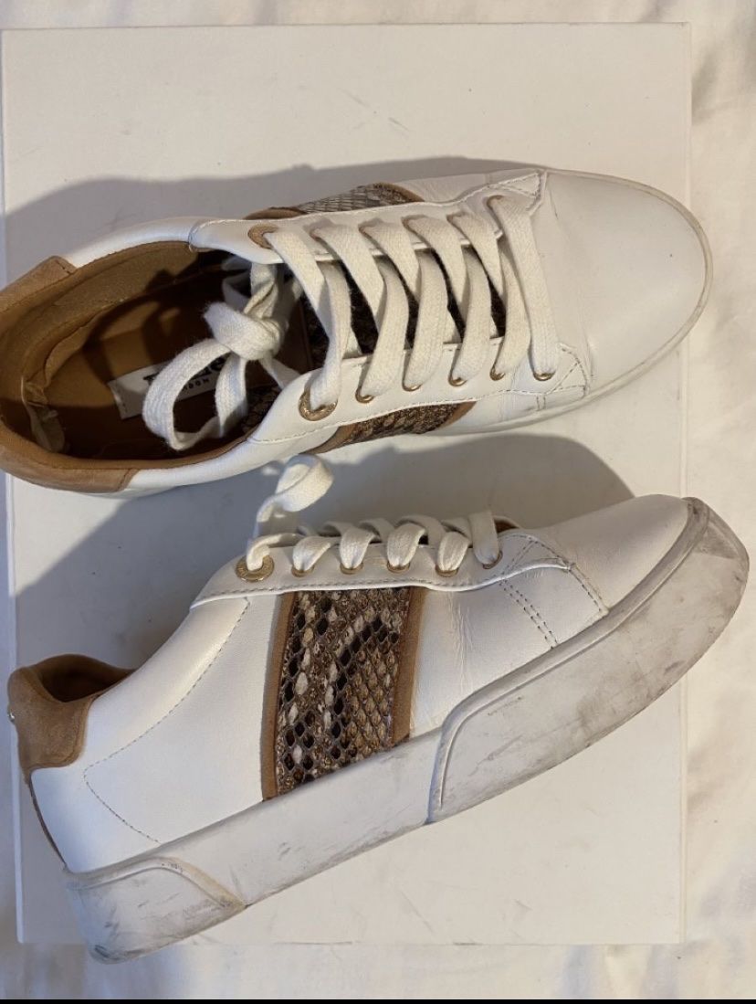 Scarpe da donna: Baskets Dunes blanches et beiges / crocodiles – Usato da Chêne-Bougeries venduto da sor_9rzp