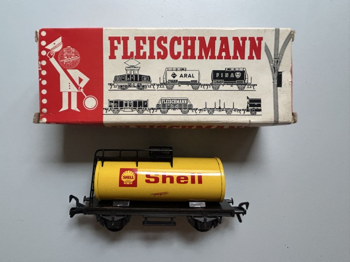 Fleischmann Modellini di ferrovie: Fleischmann Shell Ölwagen – Usato da Liestal venduto da schnugger69