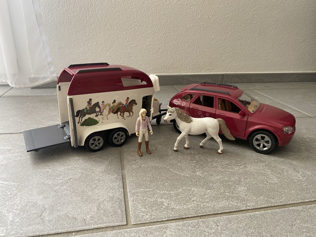 Schleich Jouets: SCHLEICH - Auto mit Pferdeanhaenger und Figur – D'occasion à Würenlos par fasp2012 2