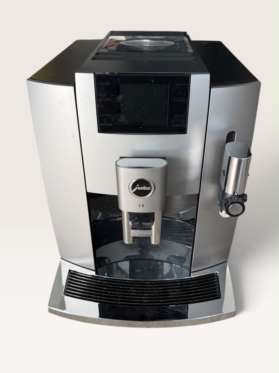 Jura Macchine per caffè & Macchine per espresso: JURA E8 Machine à café + accessoires et produits – Usato da Conthey venduto da inf_rt7m