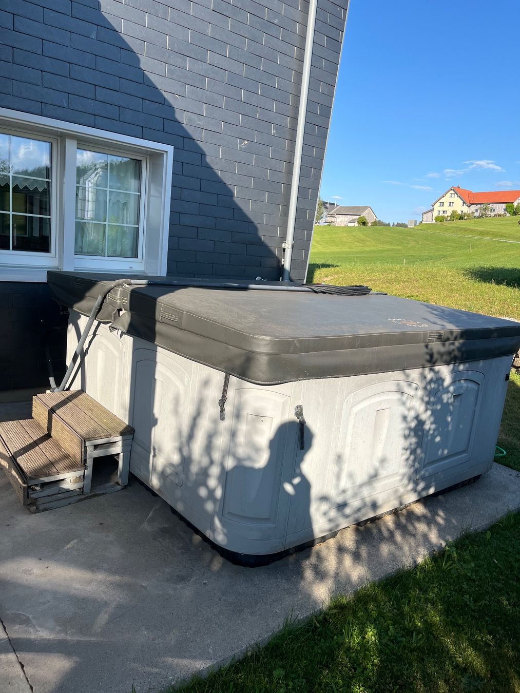 Jacuzzi Whirlpool: Whirlpool – Gebraucht aus Schwellbrunn von sch_d8yf 4