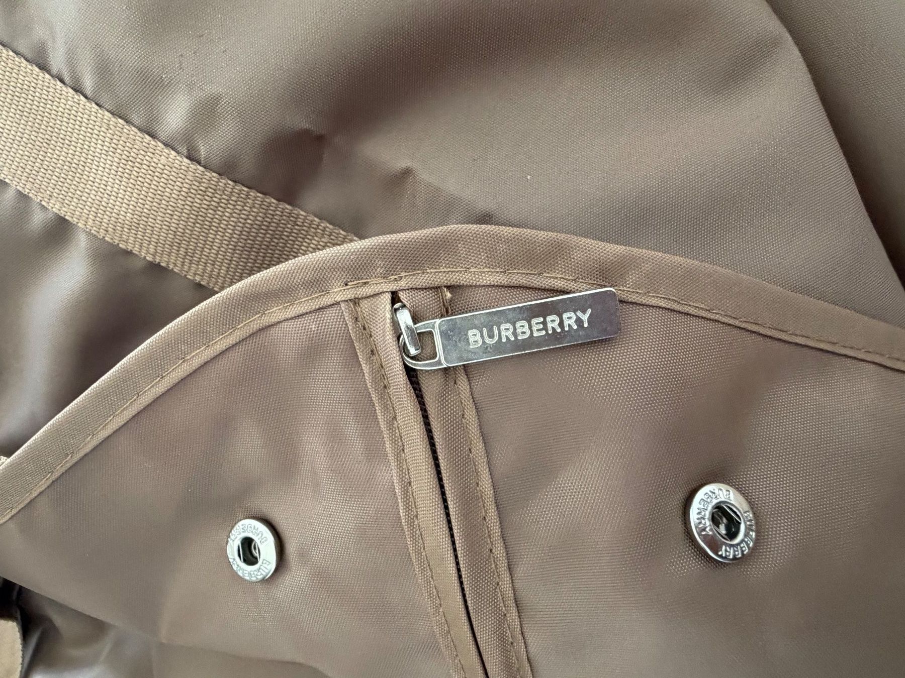 Burberry Sacs: Kleidersack Burberry – Neuf (Voir description) à Freidorf TG par ibipatria 5