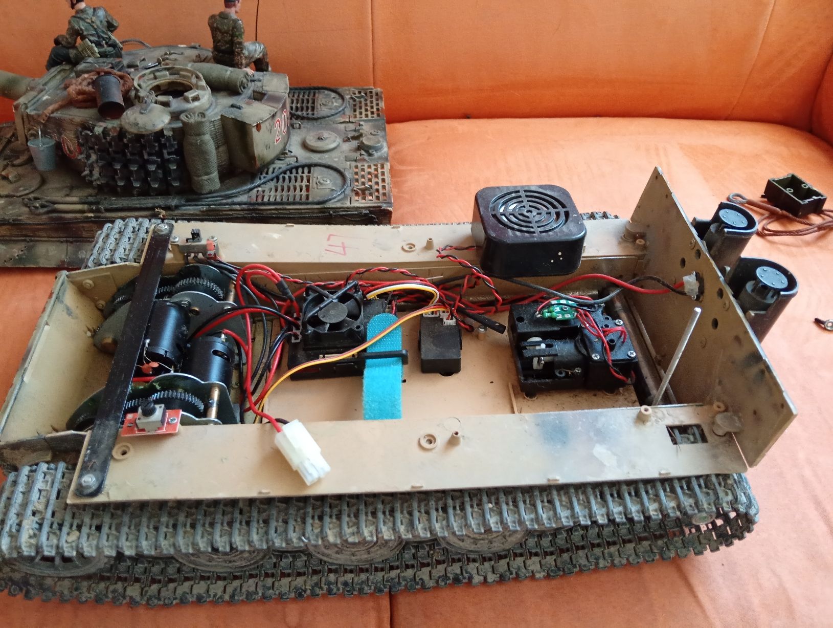 Modellismo RC: Panzer tigre 1/15 bandai – Difettoso da Cernier venduto da Mickey883945