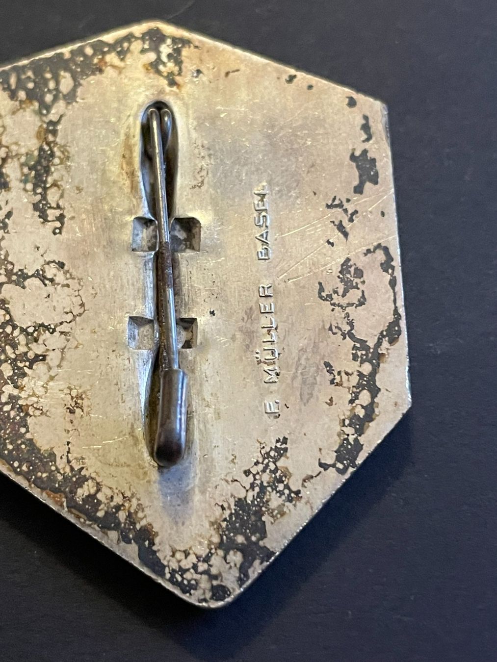 Placchette & Badge: Basler Fasnachtsplakette Silber 1947 – Usato da Aarburg venduto da glaibasel57 1