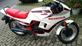 Honda VT 250 F2 (Baujahr 1985) nur 21'800 Km