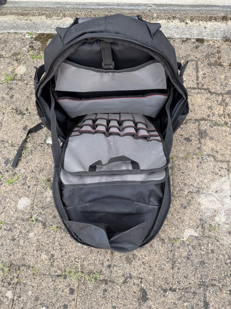 Rucksäcke: Werkzeugrucksack schwarz gebrauchter Zustand – Gebraucht aus Steffisburg von NeriElektro