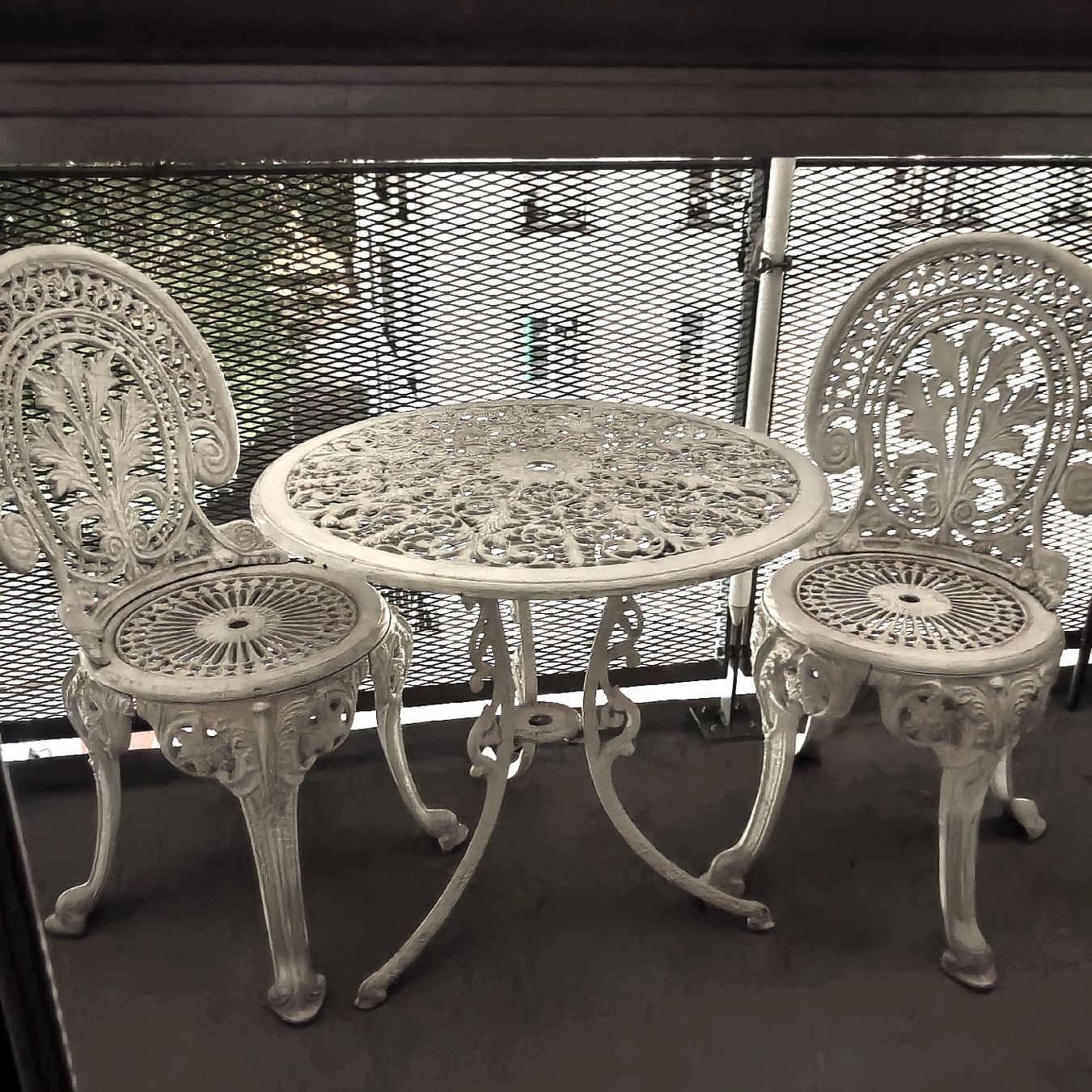 Set di tavolo e panche: Ensemble de jardin en fonte, Table + 2 ch. – Usato da Biel/Bienne venduto da notfun