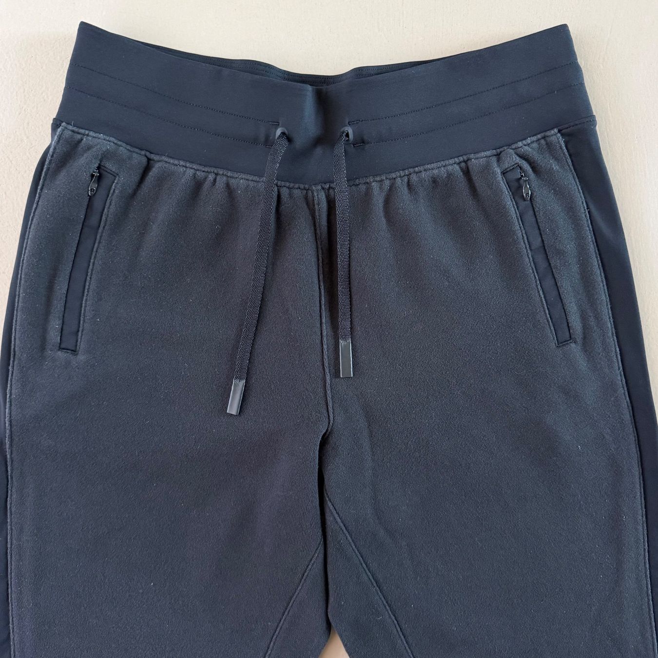Lululemon Pantalons: LULULEMON Jogginghose 🖤 – D'occasion à zürich par vintage12 1