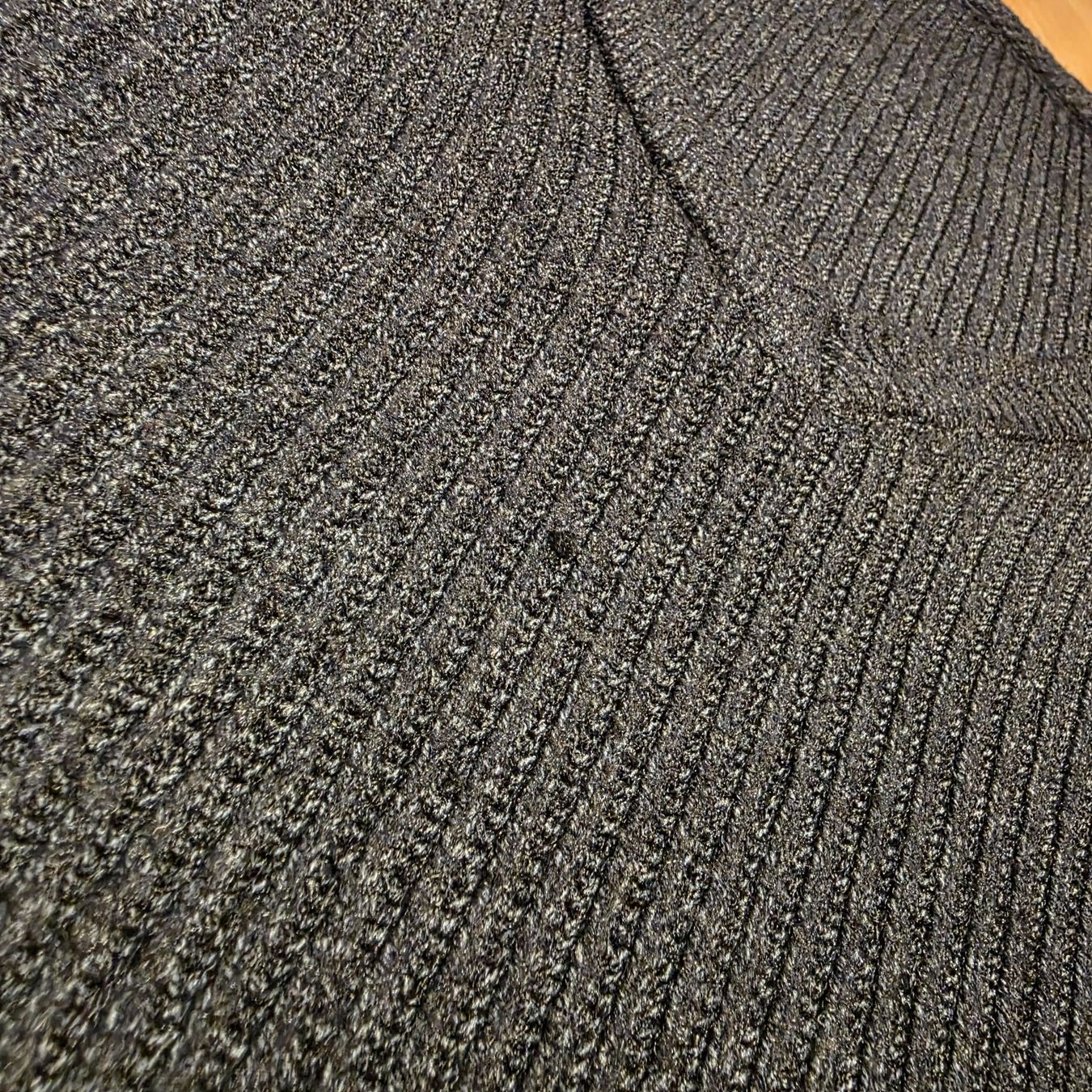 Pullover & Sweatshirts: Strickpullover Grau V-Ausschnitt Oversize M/L weich modern – Gebraucht aus Wald ZH von CapLux 9