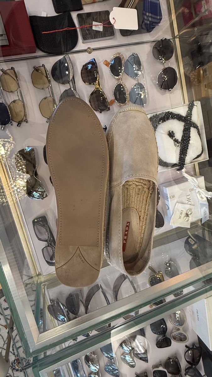 Prada Damenschuhe: PRADA Espadrilles, Beige Wildleder, Sommer Schuhe, Gr. 38 – Gebraucht aus Lachen SZ von HelvetiaLuxury 2