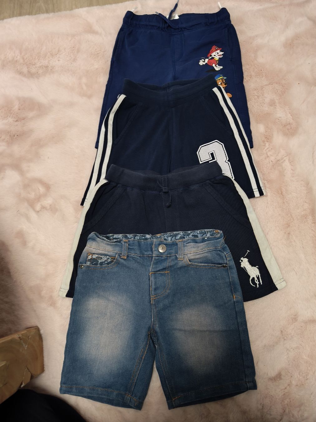 Lotti & Set di vestiti: Kinder kurze Hosen 116-122 – Usato da Tagelswangen venduto da son_z88g 1