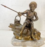 Interessante Skulptur von einem Jungen