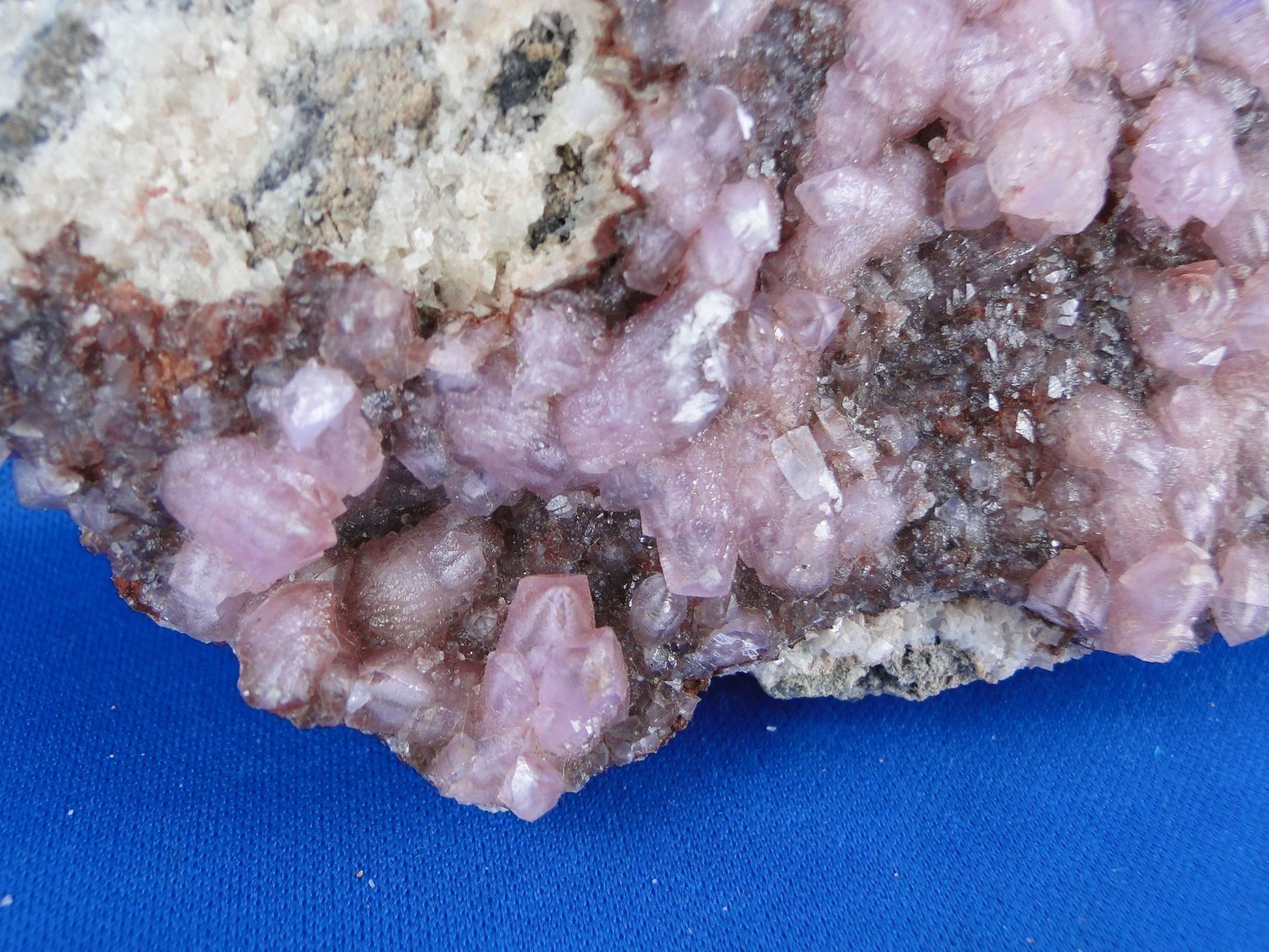 Minerali & Pietre curative: Calcit var Cobaltoan – Usato da Schinznach Bad venduto da Demerald 1