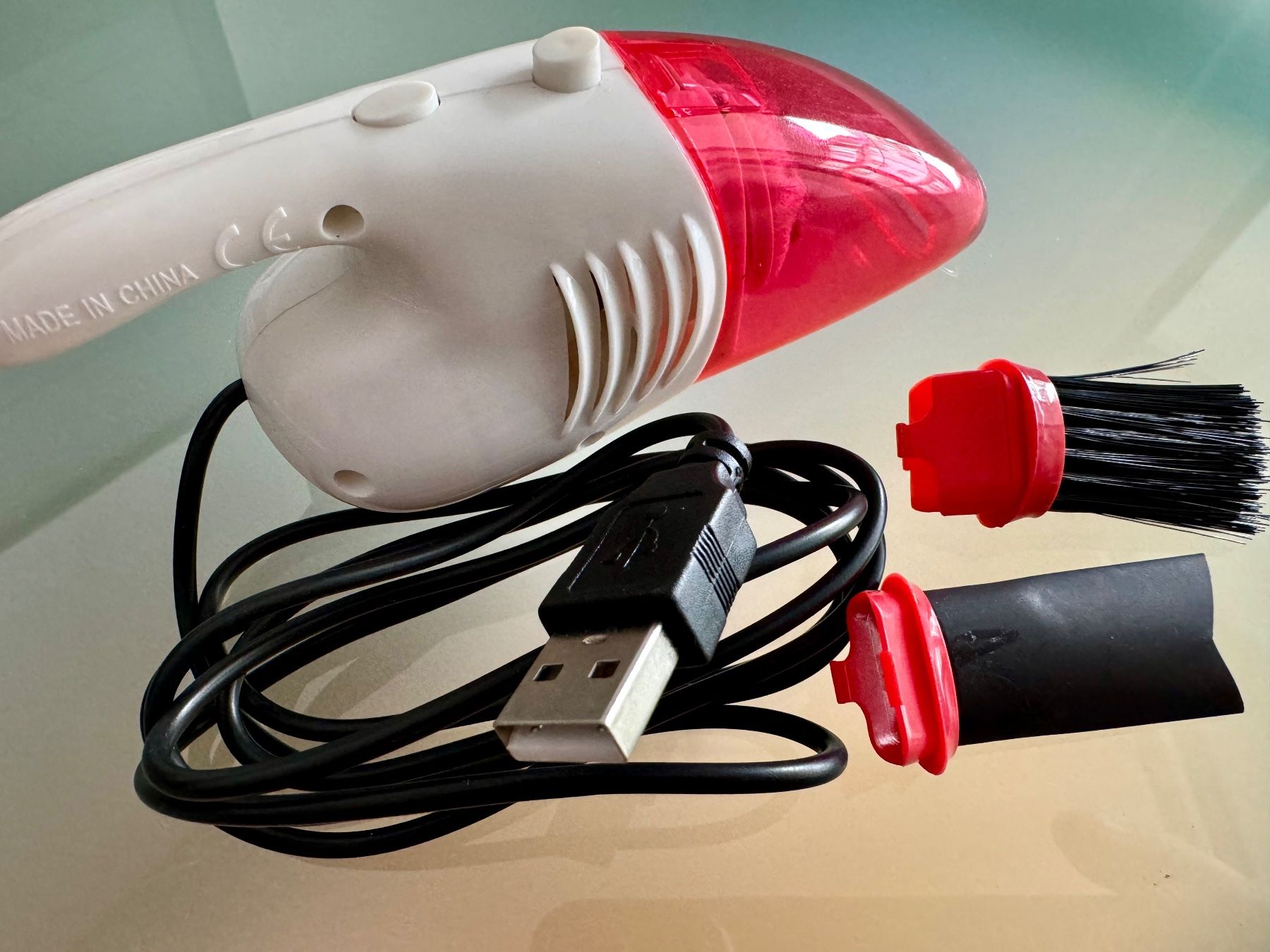 Aspirapolveri & Accessori: Mini Staubsauger USB-A mit 2 Saugadapter MADE IN CHINA – Usato da Rothenthurm venduto da WalterliTell
