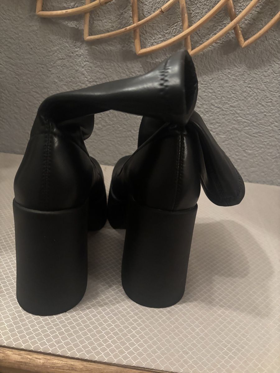 Bershka Damenschuhe: Botte à vendre – Neu (gemäss Beschreibung) aus Sonceboz-Sombeval von Luna_p1414 2