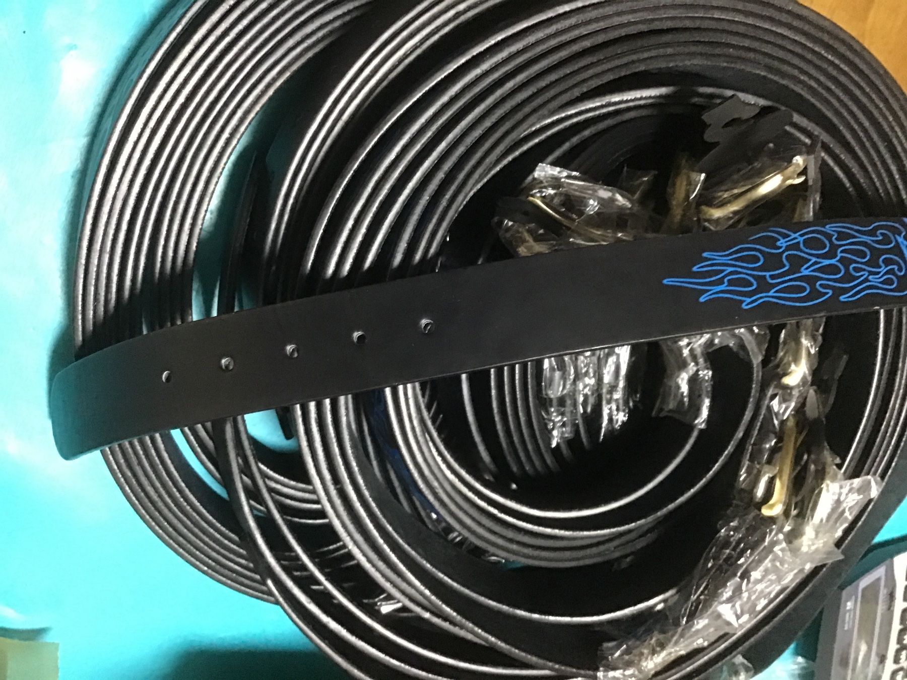 Ceintures: 30 ceintures en cuir – Neuf avec emballage d'origine à Lausanne par topthai 3