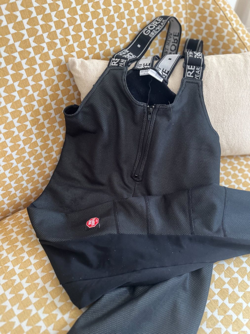 Hosen: GORE Bike-Trägerhose mit Windstopper | Grösse L – Gebraucht aus St. Gallen von BikeladyShop