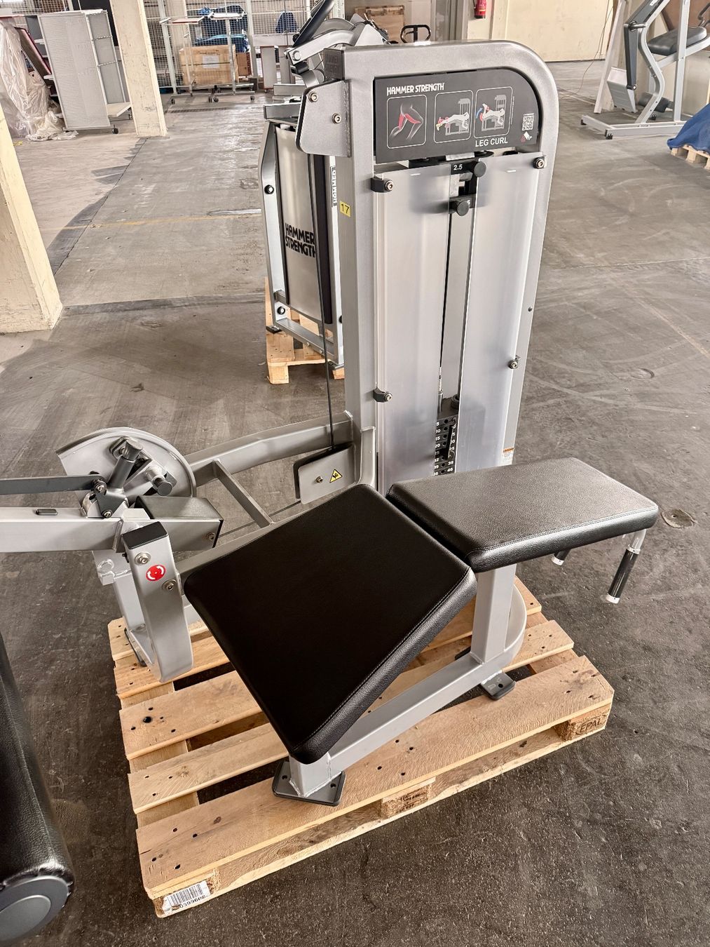 Hometrainer: Hammer Strength Lying Leg Curl – Gebraucht aus Murten von big_qr7w 1