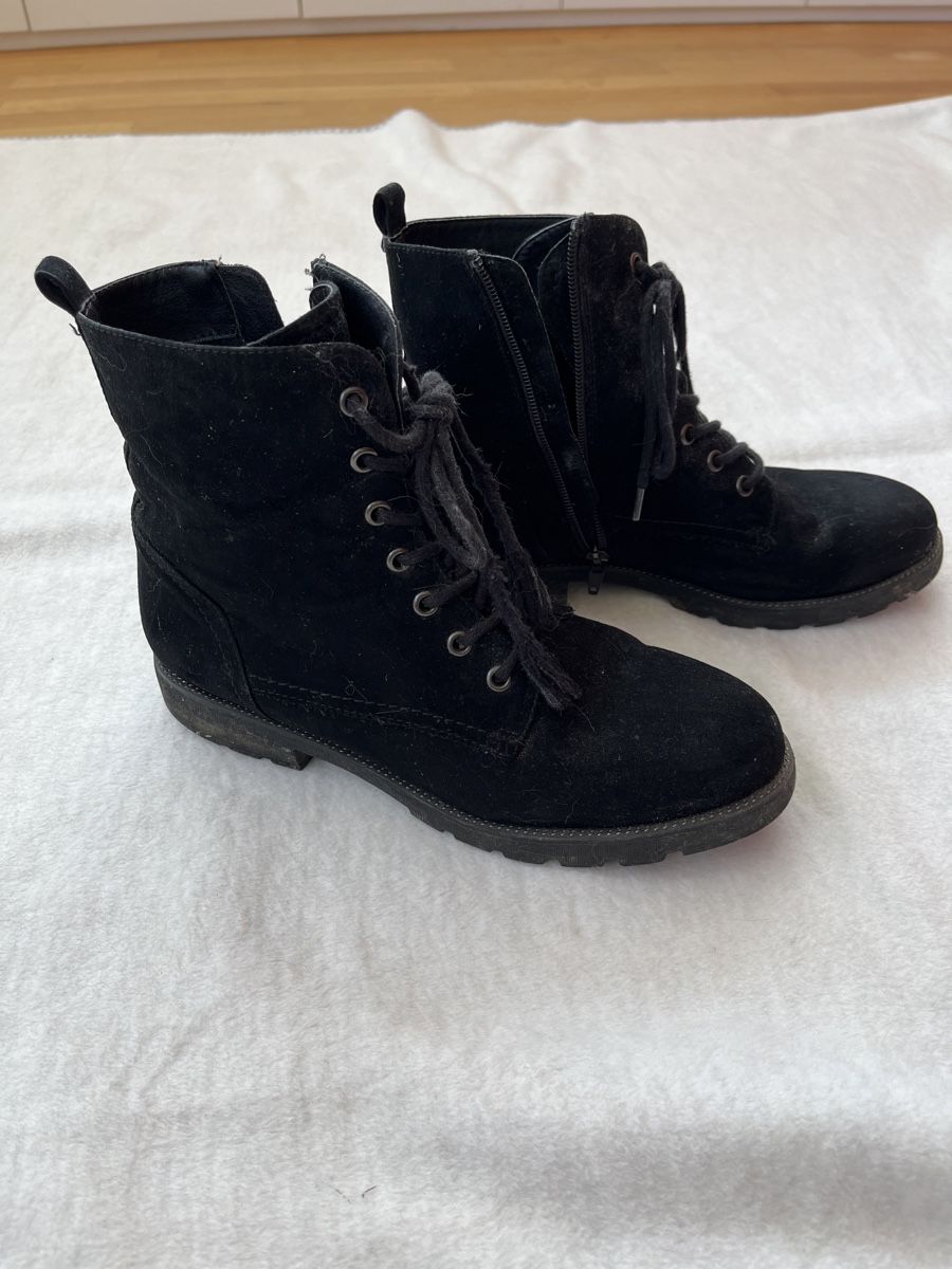 Graceland Scarpe da donna: Bottines Graceland noires T40 – Usato da Romont FR venduto da cat_j6ww 1