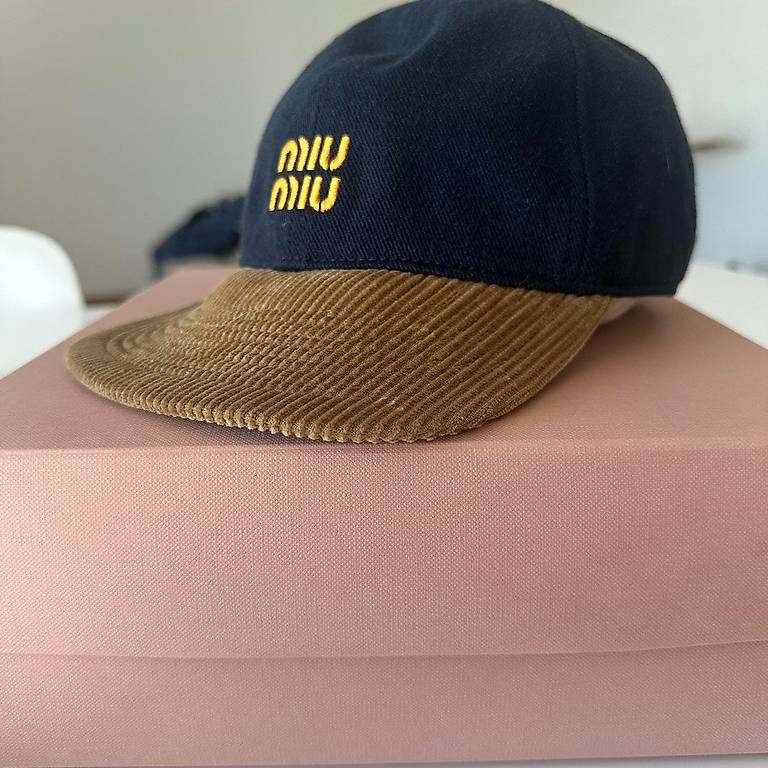 Miu Miu Autres vêtements & accessoires: MIU MIU cap – D'occasion à Zürich par olg_2f26