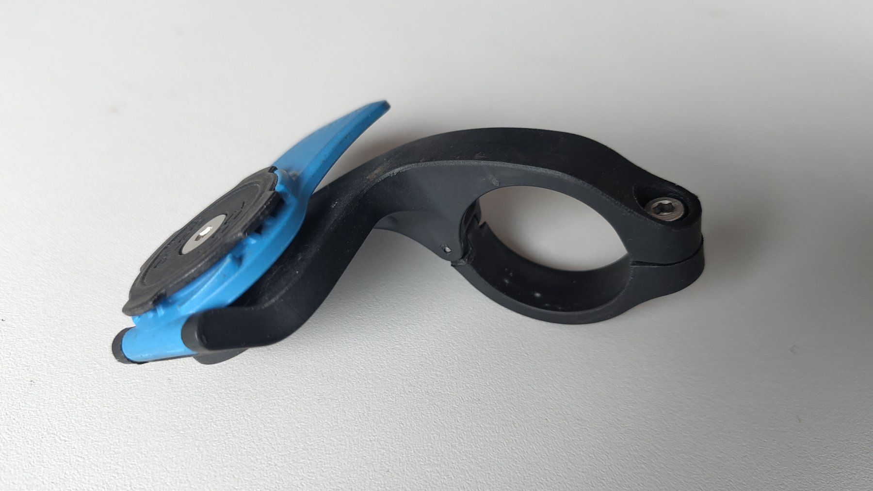 Quad Lock Staffe: QuadLock Universal Out Front V3 Handyhalter – Usato da Aarau Rohr venduto da os1_8fzk 1