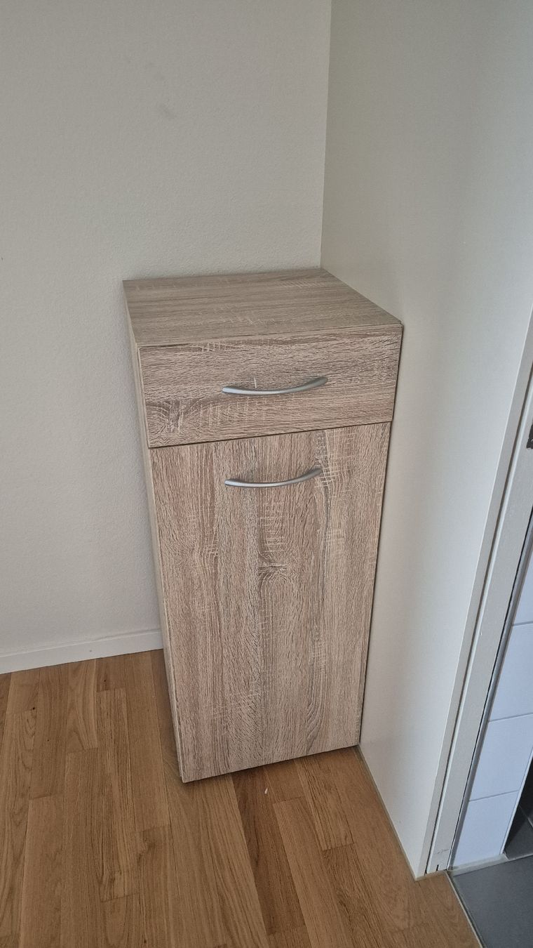 Cassettiere: Oak effect cabinet with drawer and door. 97 cm – Usato da Zürich venduto da ManuelMB 3