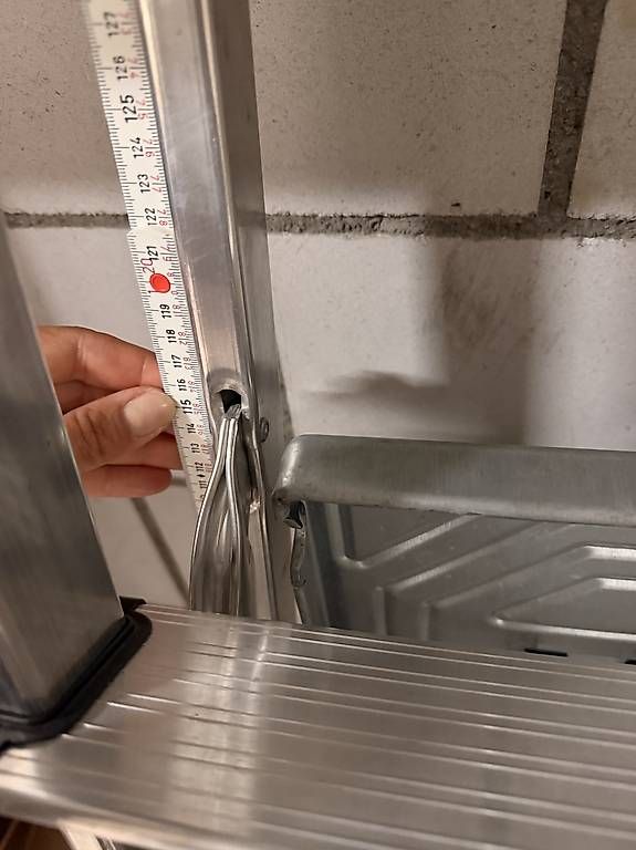Scale: Aluminium-Stehleiter, 4 Stufen – Usato da Adligenswil venduto da TST04 1