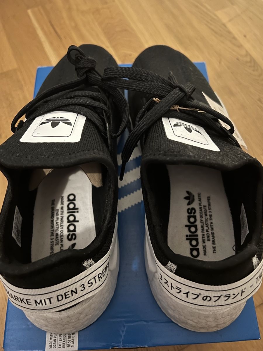 Herrenschuhe: NMD R1 V2 – Neu und originalverpackt aus Aarburg von jon_mw9q 3