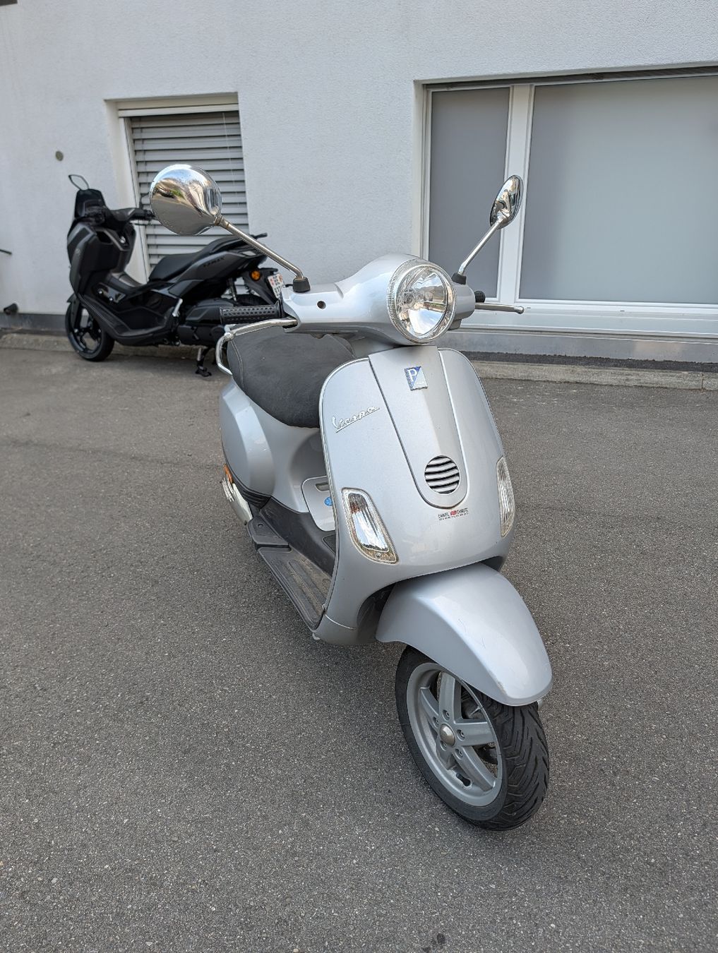 Piaggio Strasse: Vespa LX 50 4T Roller silber – Gebraucht aus Bern von falu96
