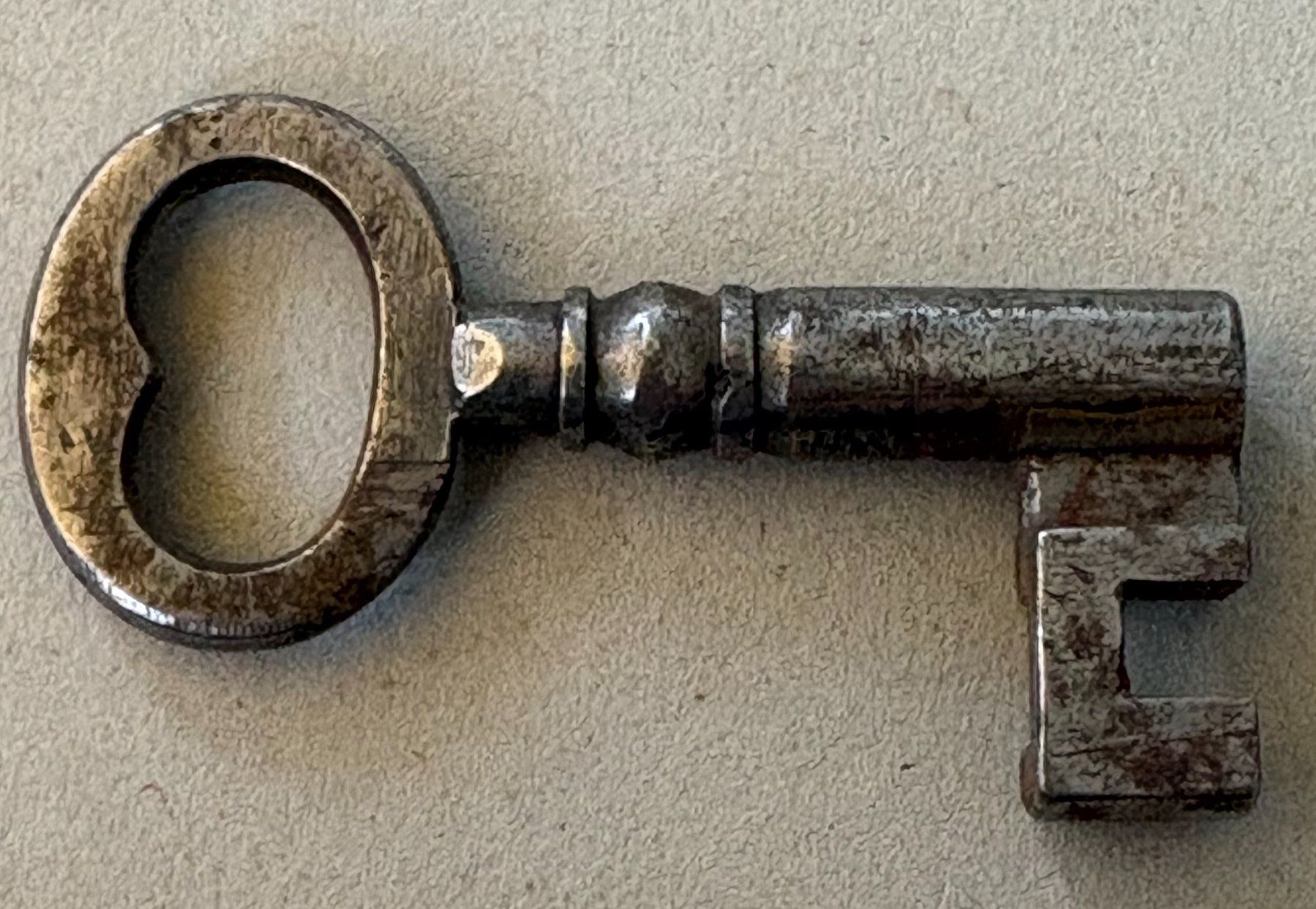 Chiavi: VINTAGE SCHLÜSSEL – Usato da Ostermundigen venduto da Wyatt-Earp