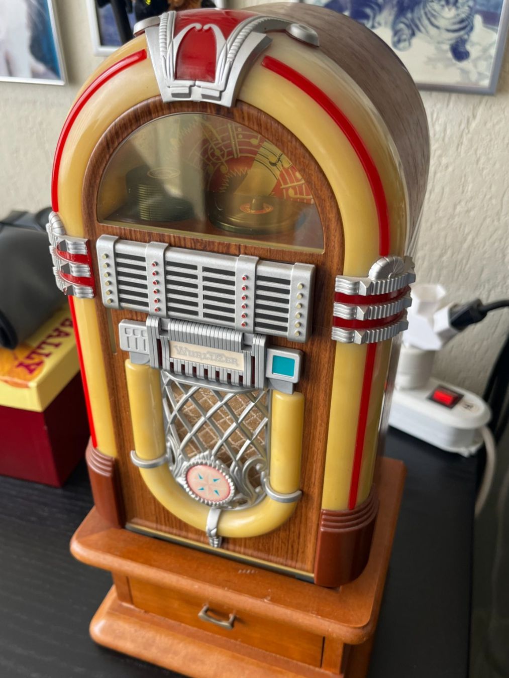 Wurlitzer Jukebox: Leadworks Wurlitzer "Fifties" Miniatur Jukebox Microkassette – Usato da Zürich venduto da Allrounders 2