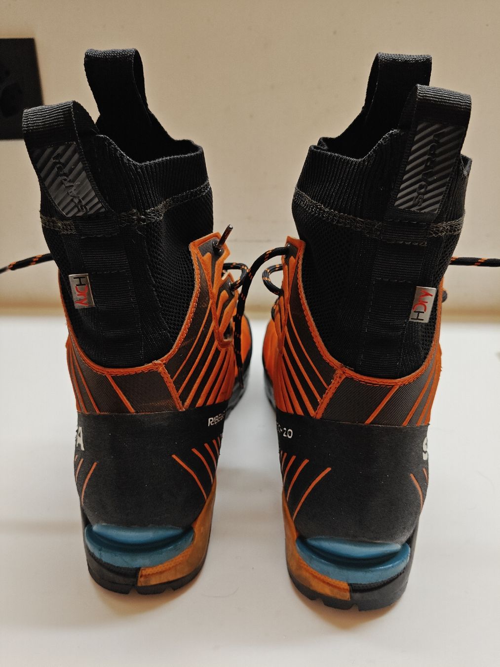 Scarpa Scarpe da uomo: scarpa ribelle tech 2.0 – Usato da Vella venduto da kelevra11 3