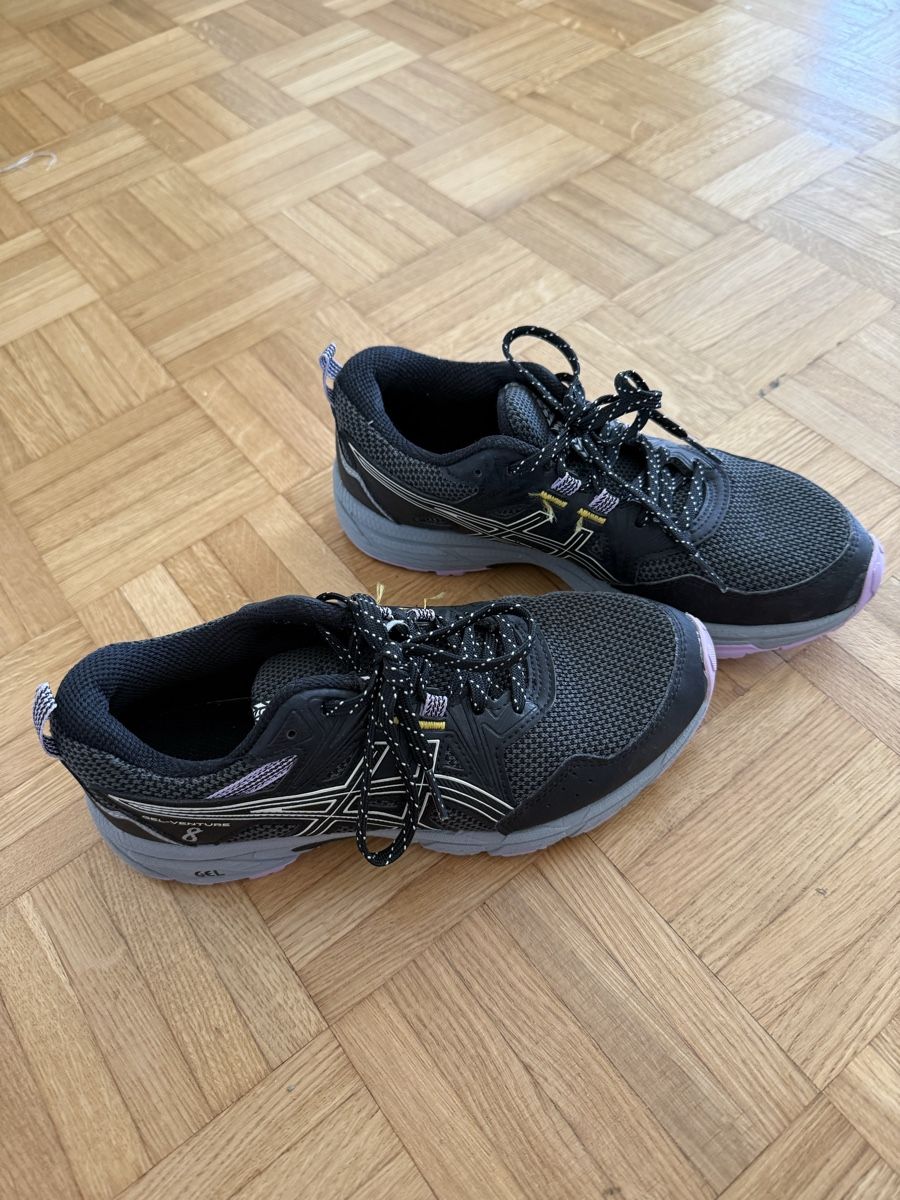 Asics Chaussures filles: Asics Laufschuhe – D'occasion à Rickenbach b. Wil par ire_kd62
