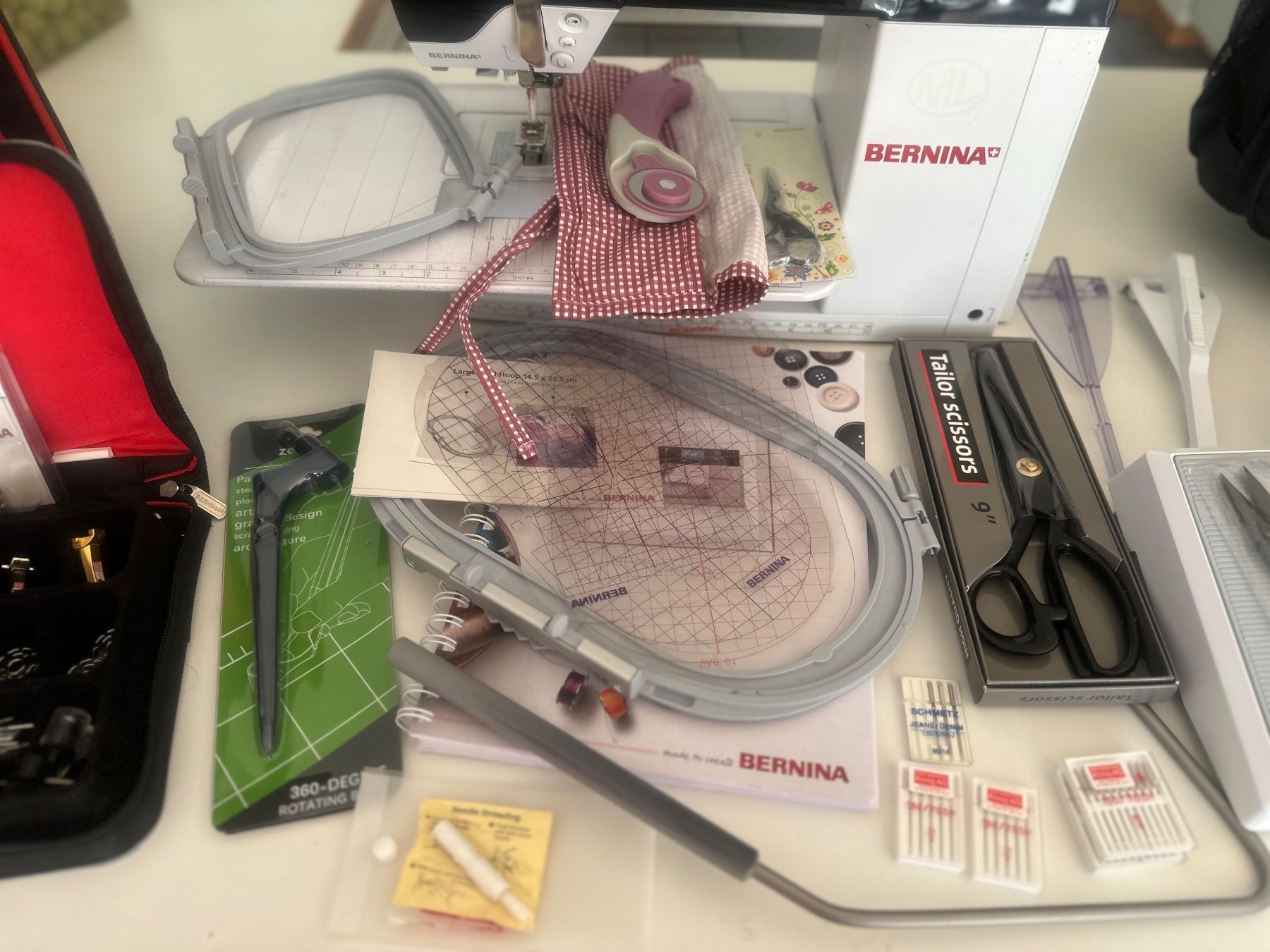 Bernina Nähmaschinen: BERNINA 580 MIT STICK MODUL – Gebraucht aus Bottighofen von M.O.L 6