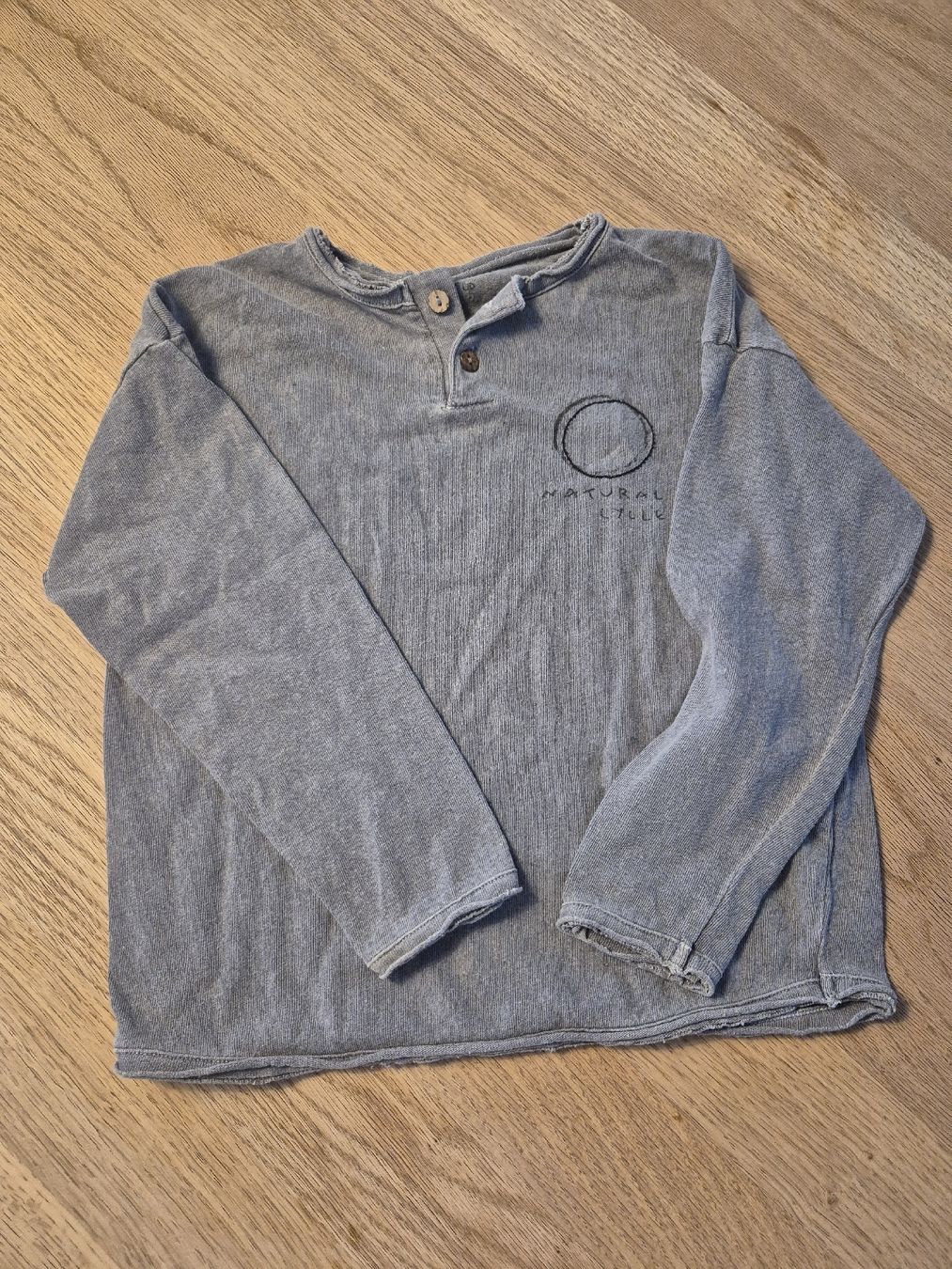 Pullover & Sweatshirts: 2x Play Up Langarmshirt, Gr. 3Y – Gebraucht aus Zürich von Emlet