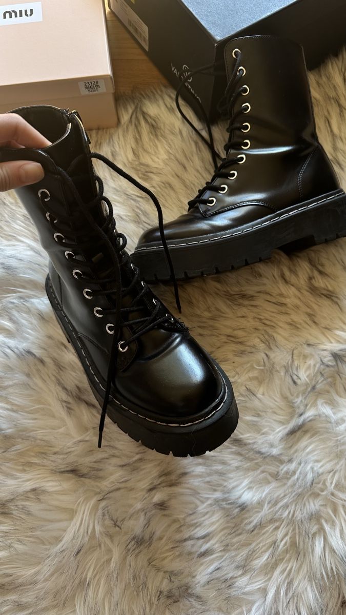 Scarpe per cavalli: Black Platform Boots - Size 37 - Perfect for Autumn! – Usato da Wallisellen venduto da res_7kd9 1