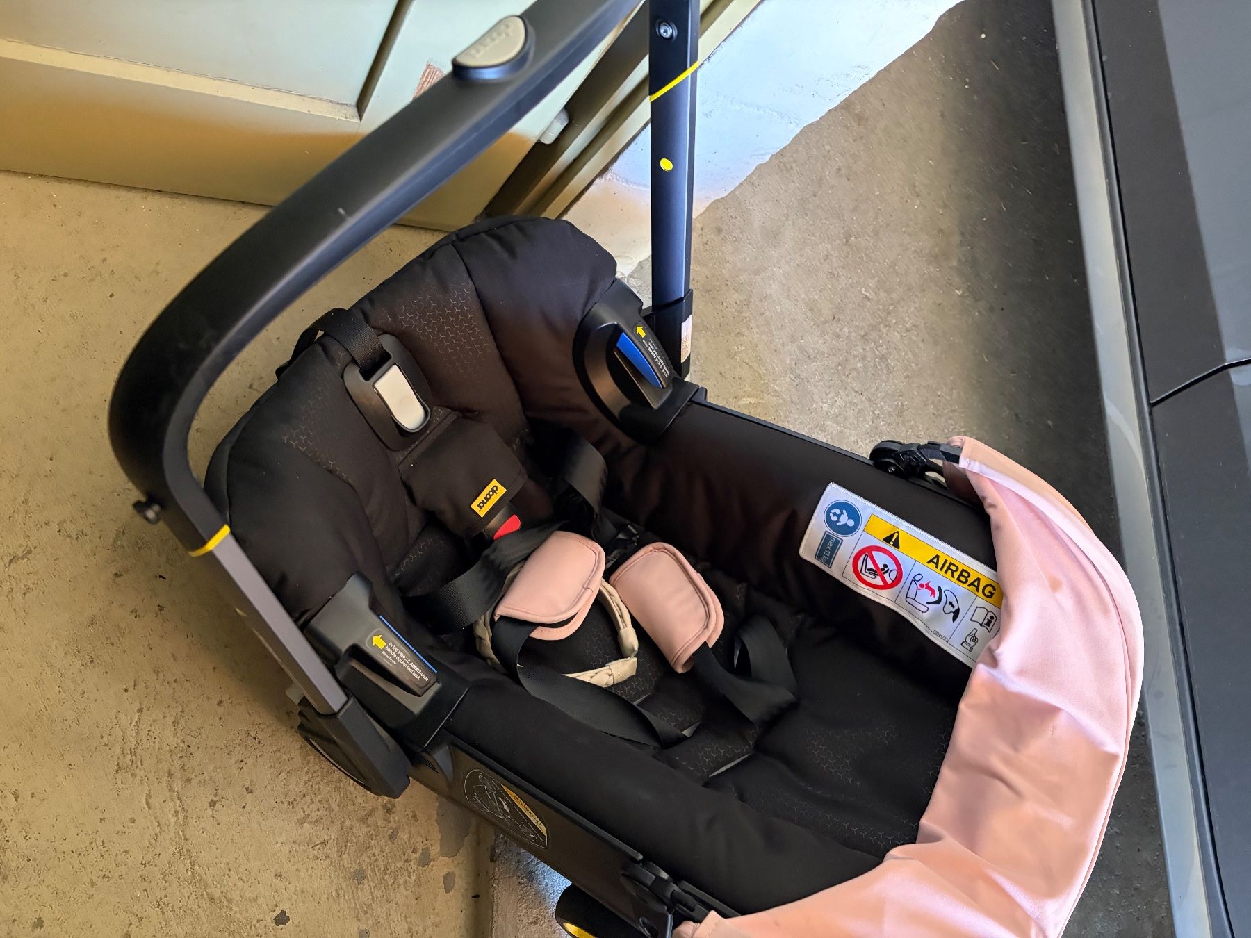 Doona Auto-Kindersitze: Doona – Autokindersitz & Kinderwagen – Gebraucht aus Rotkreuz von hel_w8ck 1