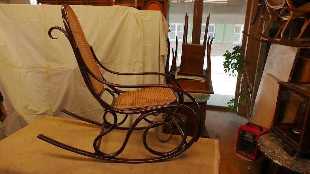 Thonet Stühle: Schaukelstuhl Thonet dunkel – Gebraucht aus Bern von Marcuse2004