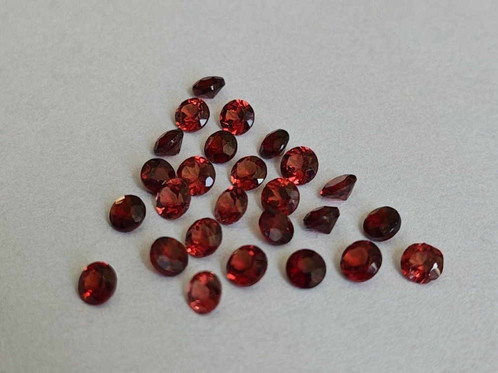 Pietre preziose: Grenats Almandin AAA 3 mm / 0.13 ct pièce – Nuovo (secondo la descrizione) da La Chaux-de-Fonds venduto da j-aime-les-gemmes 2