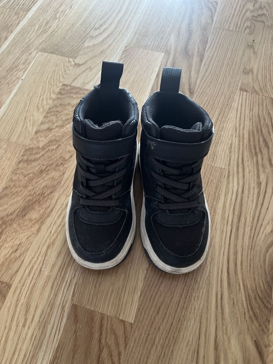 Scarpe per ragazzi: Wasserfeste Kinderschuhe – Usato da Zürich venduto da Dita06