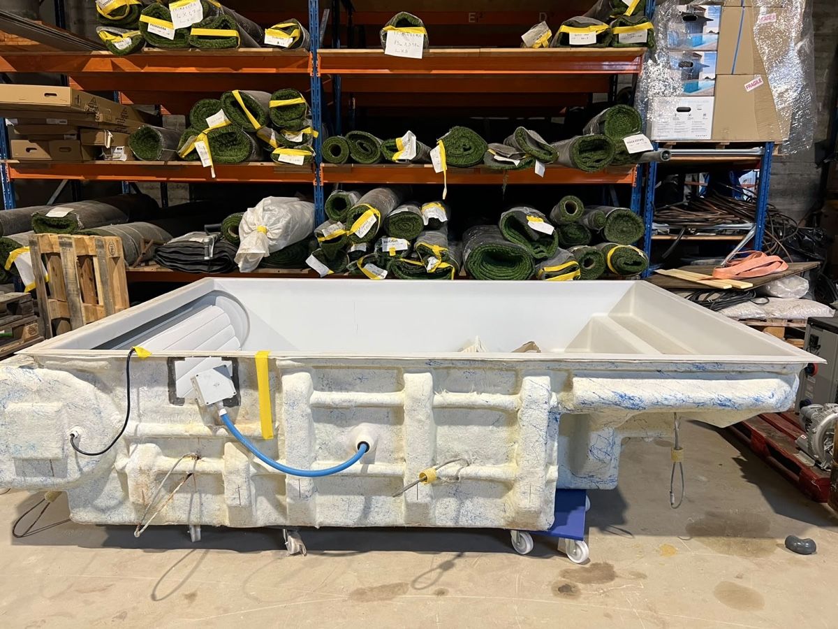 Schwimmbad: NEU - Ausstellungspool – Neu (gemäss Beschreibung) aus Giffers von Mr.Dopeman