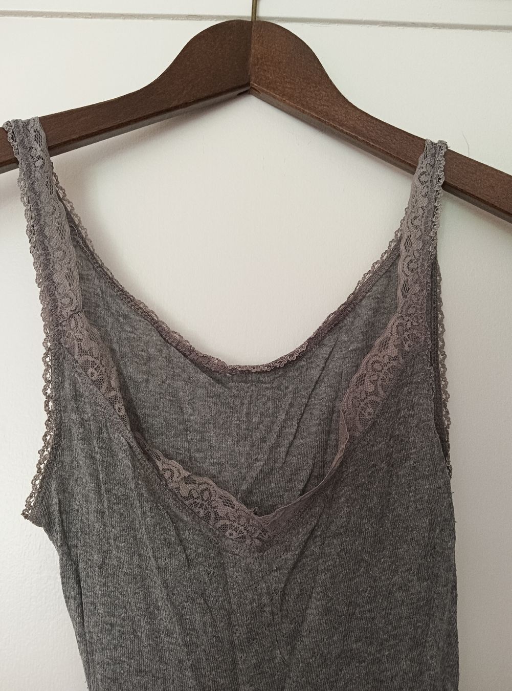 Tops: Graues Top mit Spitze, Grösse S - Shirt oder Unterhemd – Gebraucht aus Zürich von Asteraki 3
