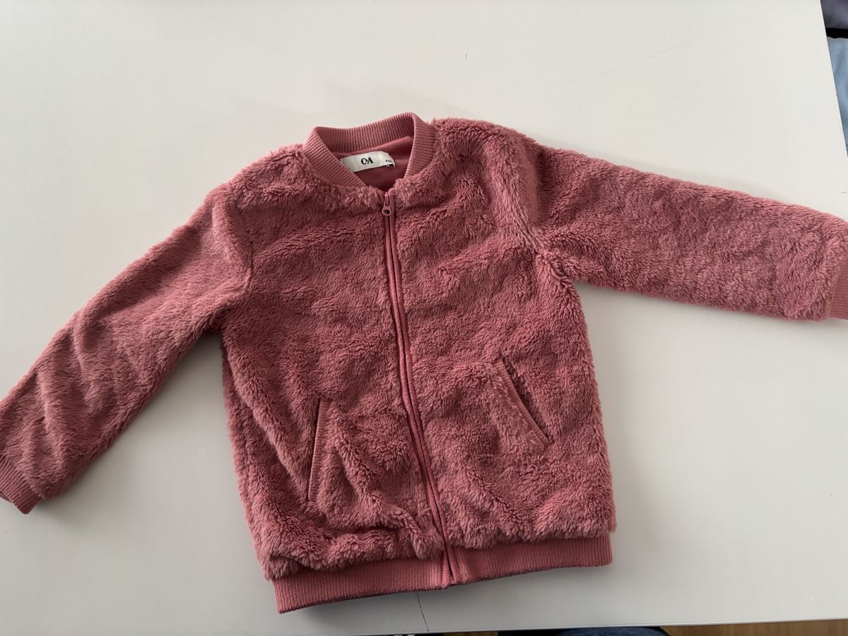 C&A Giacche & Cappotti: Kuschelige Mädchenjacke Gr. 110 – Usato da Wangen an der Aare venduto da Semadeni13