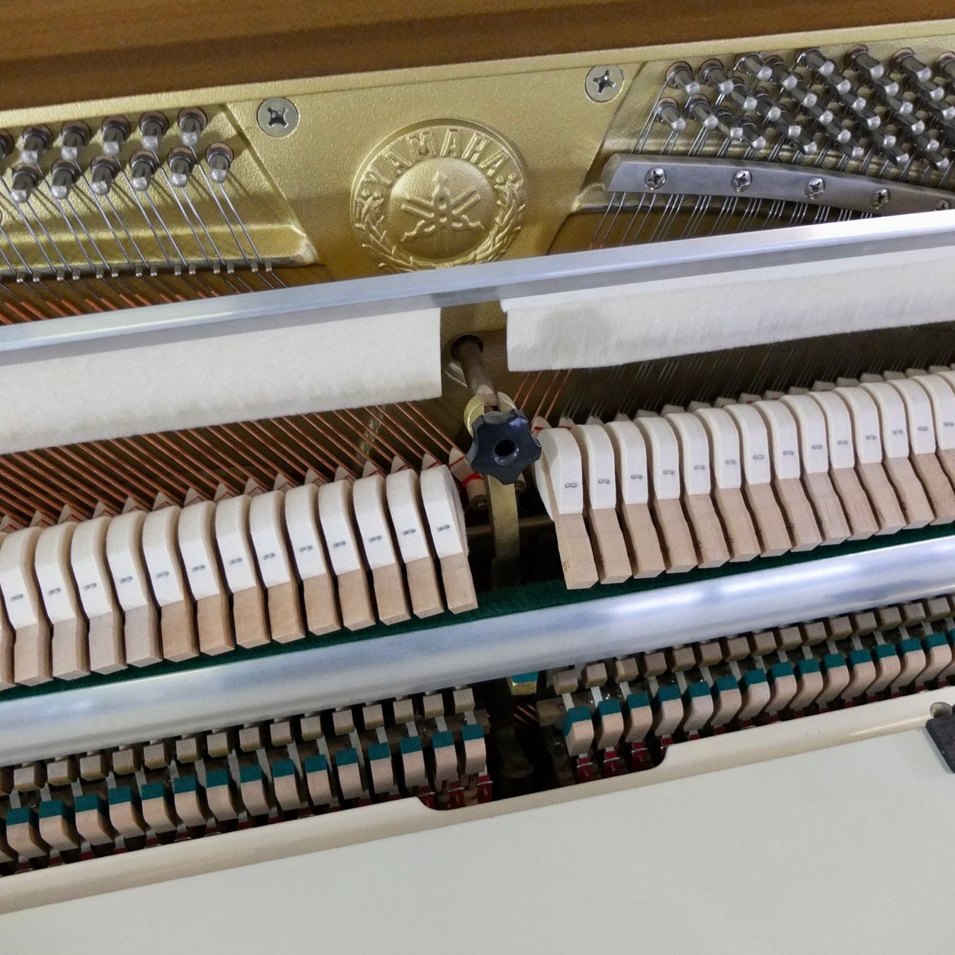 Yamaha Strumenti musicali: Klavier Yamaha E110N, weiss poliert – Usato da Basel venduto da Brocki-auf-dem-Wolf 7