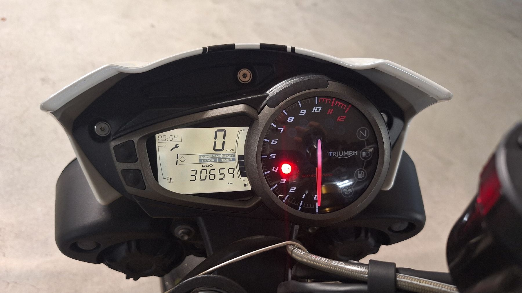 Triumph Strada: Triumph Speed Triple 1050 R – Usato da Winterthur venduto da _Mitschi_ 4