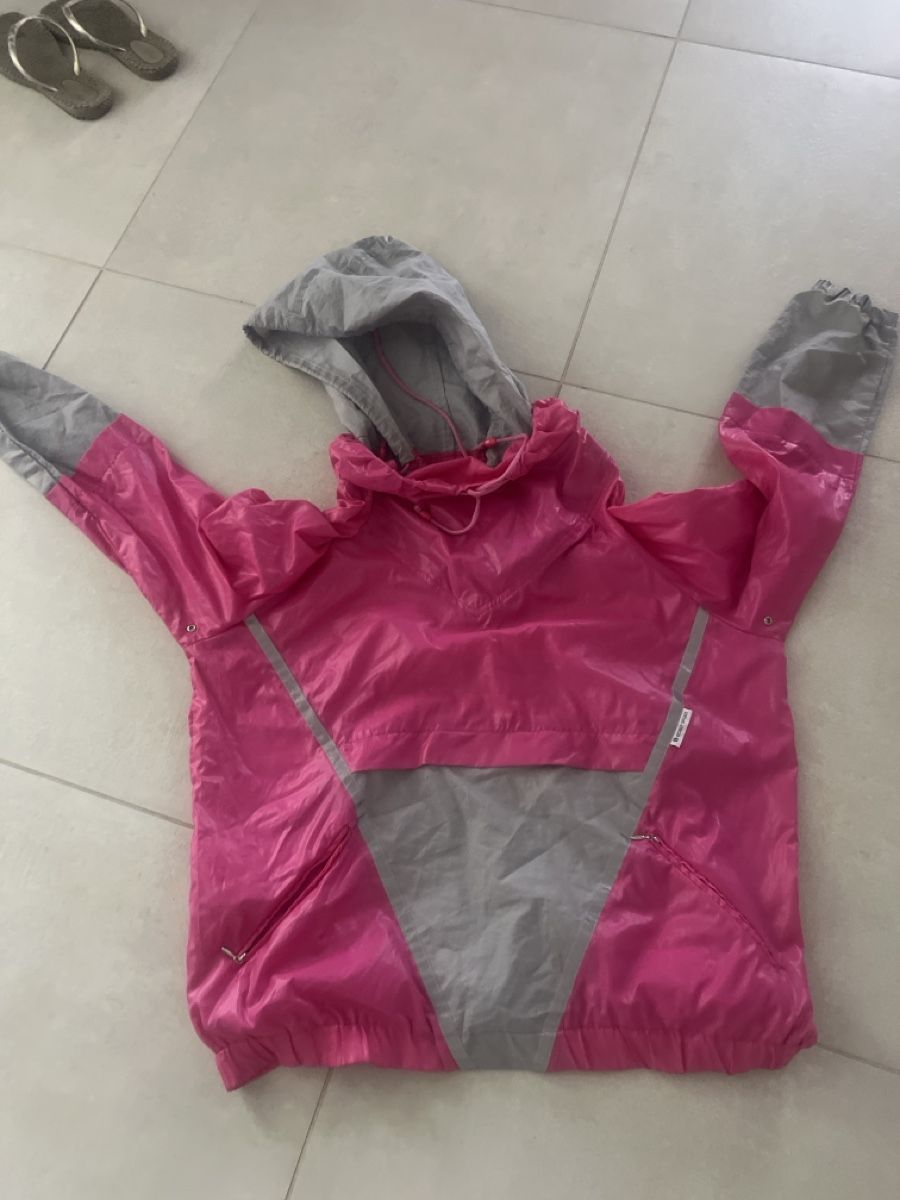 Giacche: Pinke Wind- und Regenjacke mit Kapuze – Usato da Schönenberg ZH venduto da Bosh
